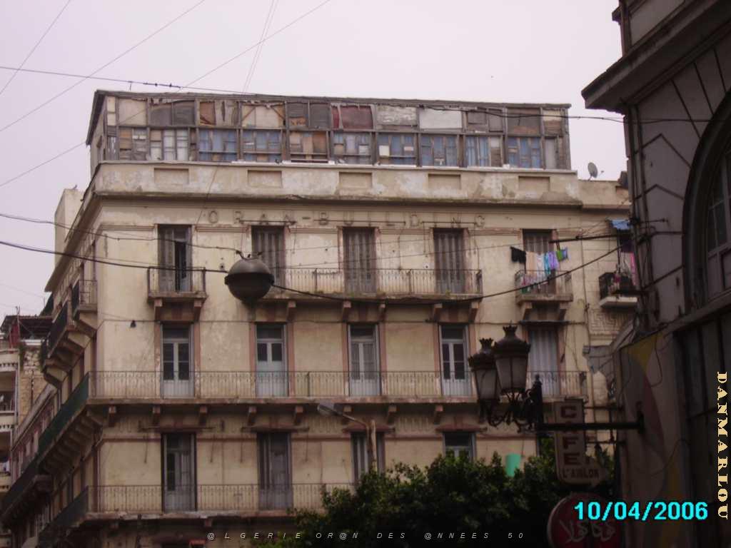ORAN PLACE DE LA BASTILLE ET L AGRANDISSEMENT D UN IMMEUBLE.JPG